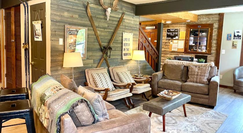 delat sällskapsrum/tv-rum Fireside Inn & Hostel