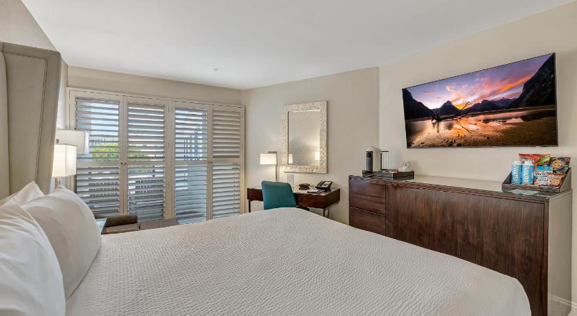 Immagine di Camera Matrimoniale Deluxe con 2 Letti alla Francese - Cortile (Deluxe Double Room with Two Double Beds - Courtyard) 3