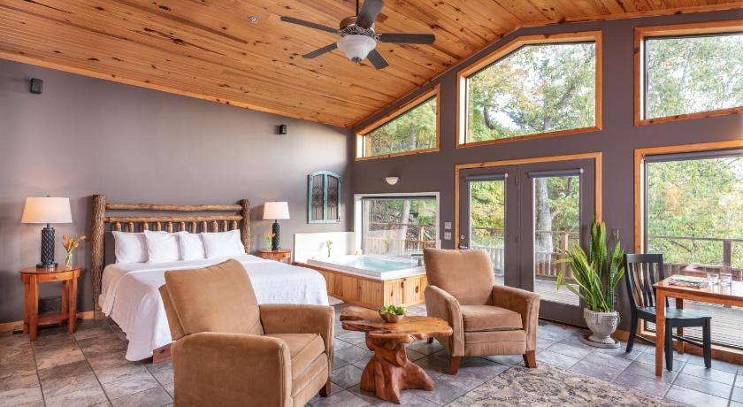 Image of Premier King Cabin with Lake View 0