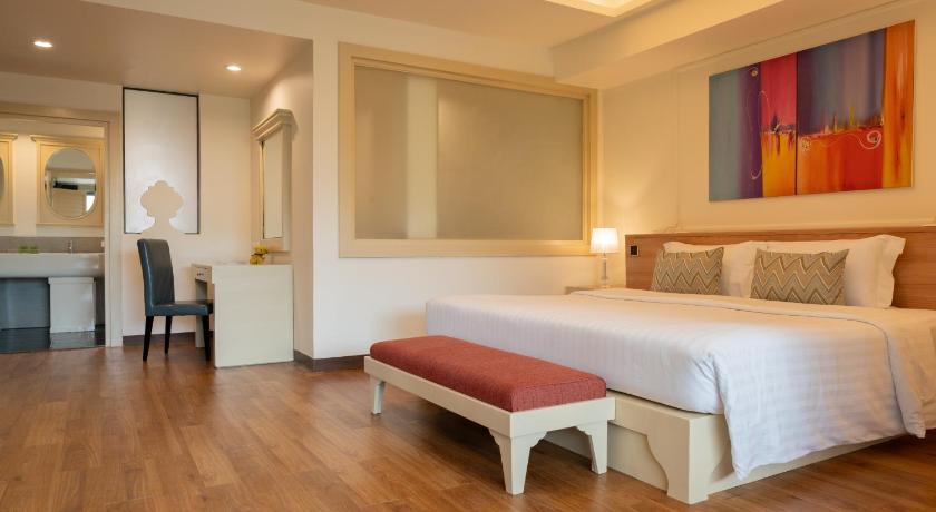 Image of 2-Bedroom Poolside Duplex Room 16