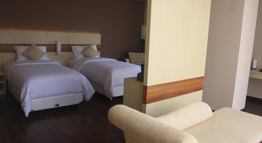 Image of Suite Room 8