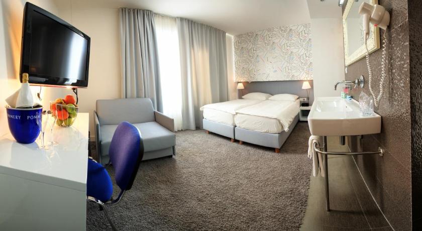 Hotel Jona photo