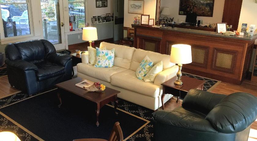 Camden Riverhouse Hotel and Inn photo