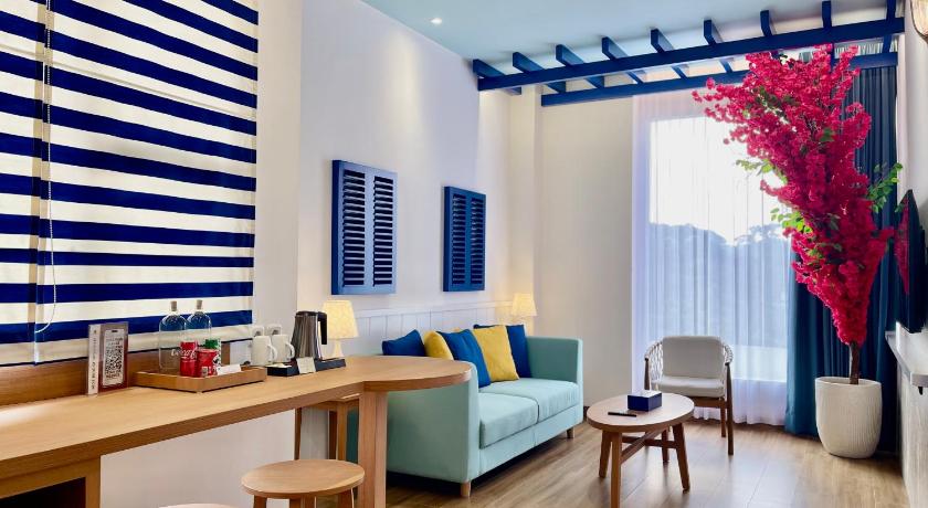 Image of Santorini Suite with King Bed 8