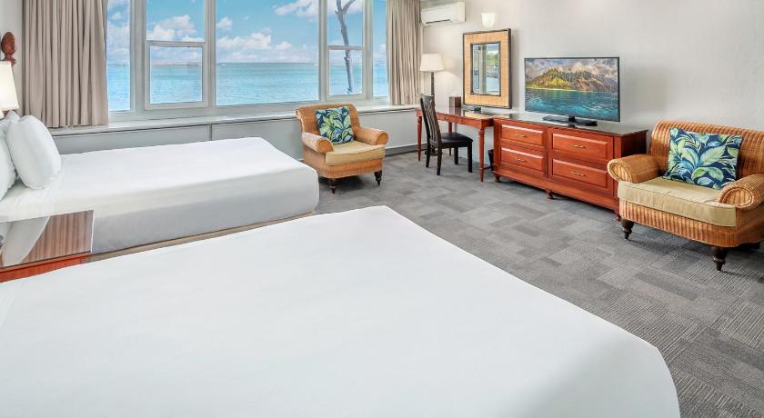 Image of 2 Double Beds Oceanfront 3