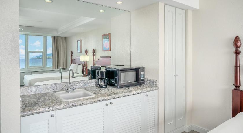 Image of 2 Double Beds Oceanfront 13