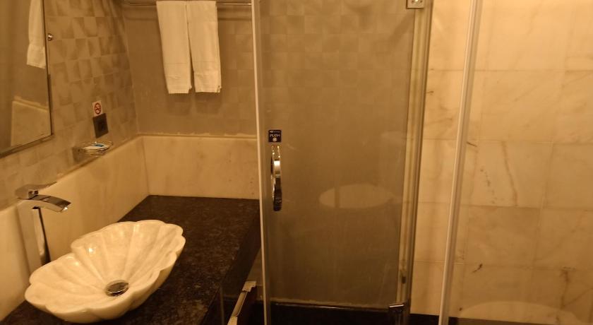 รูปของดีลักซ์ เตียงใหญ่ (Deluxe Double Room) 12