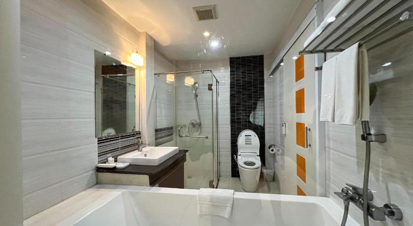 プラチンブリ Eastpana Hotel 304 Prachinburi 3つ星 ホテル レストラン