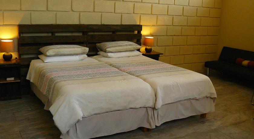 Klawer Hotel and Margos Restaurant Guesthouse/bed and breakfast - Deals