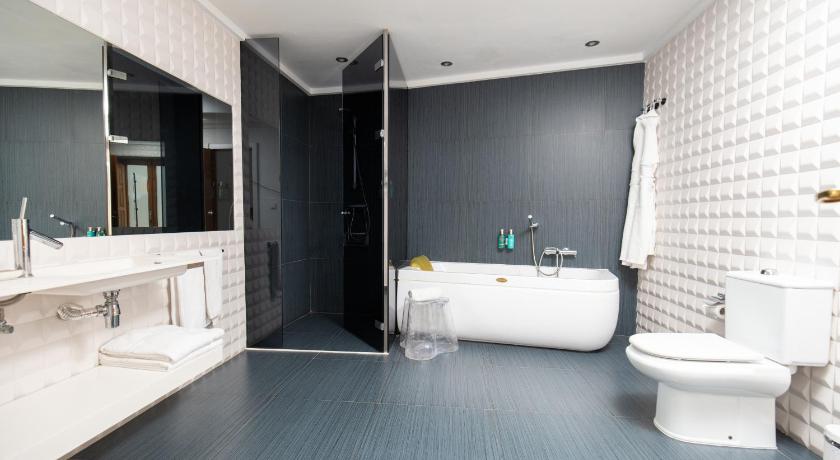 Image of Suite 8