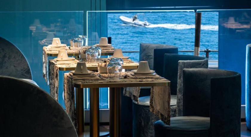 Image of Suite with Hot Tub and Sea View 7