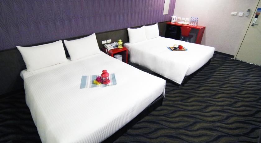 Image of Standard Family Room 7