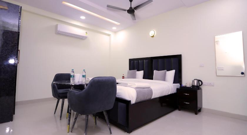 THE ROYAL VILLA - Noida Sector 70 - image 38