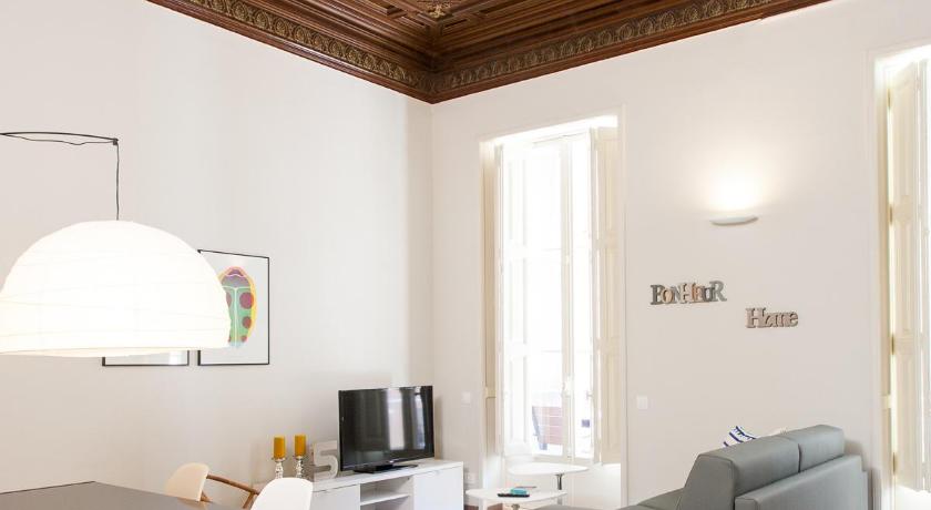 Music Palace with terrace Apartment — Hotel in Barcelona
