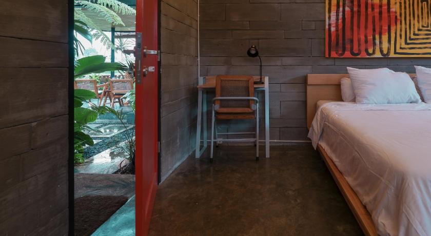 Image of Red Room 6
