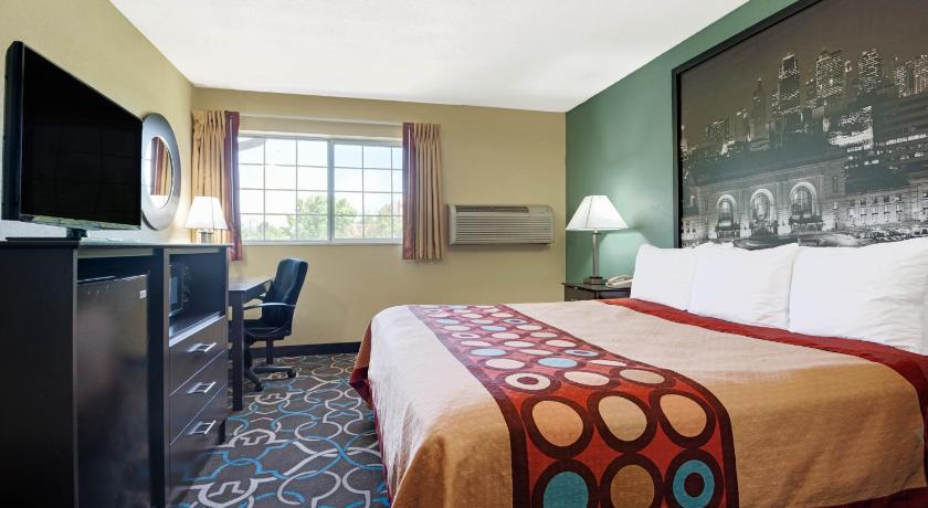 Super 8 By Wyndham Kansas City