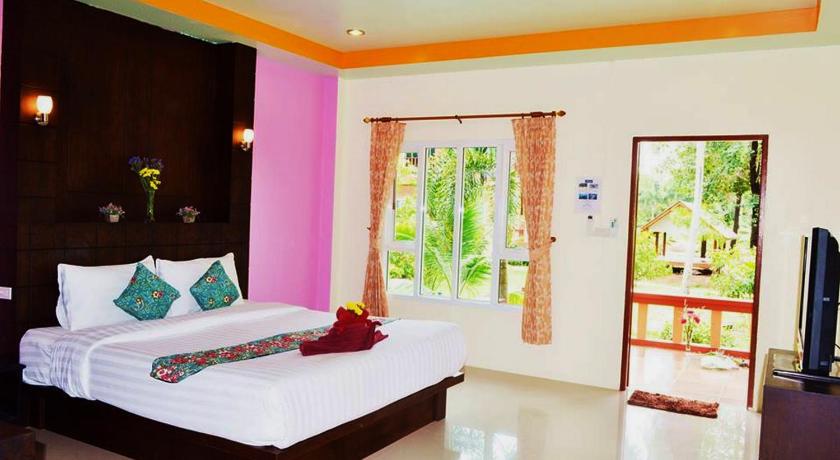 Image of Deluxe Double Bungalow with Garden View 8