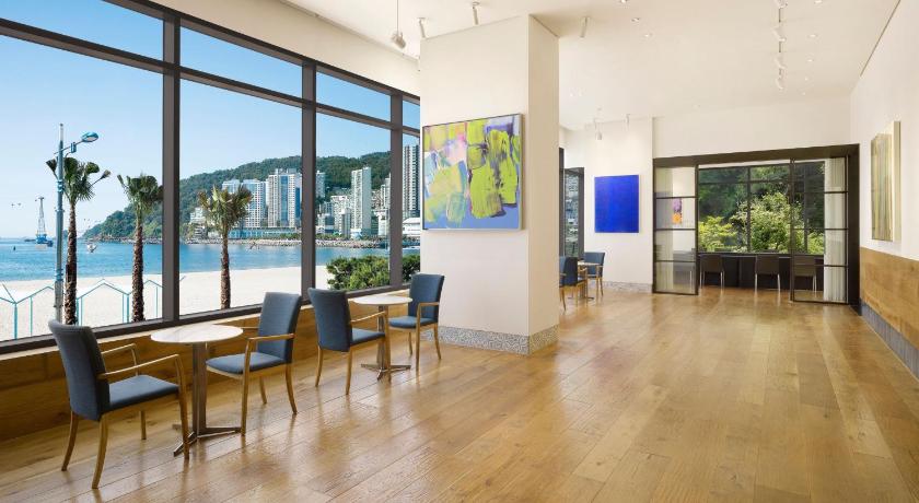 부산 페어필드 바이 메리어트 부산 송도 비치 (Fairfield by Marriott Busan Songdo Beach) 3성급 호텔 수영장