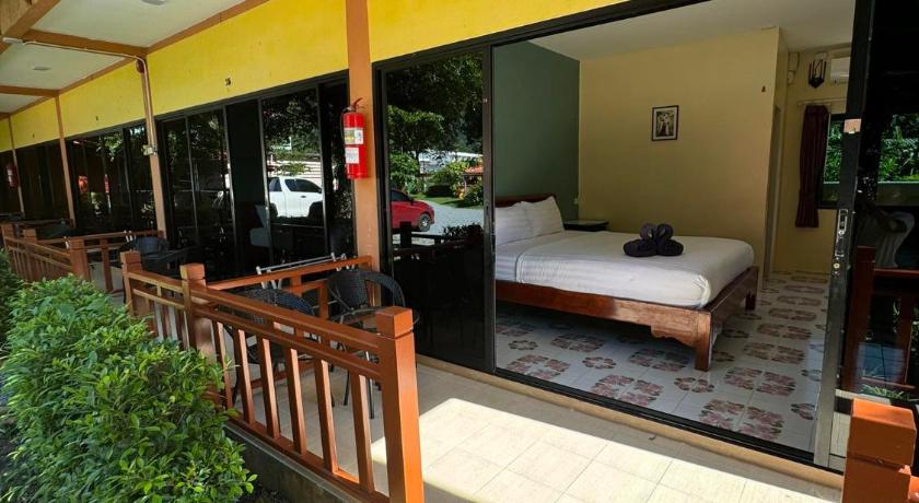 Image of Standard Double Room with Air Conditioning 11