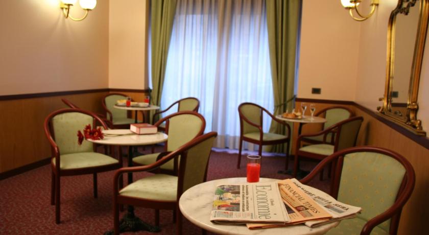 Albert Hotel photo