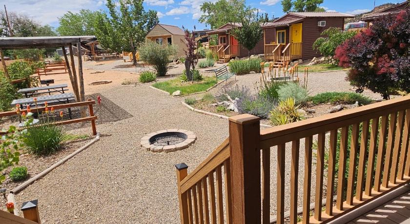 エスカランテ (UT) Canyons Of Escalante RV Park 宿泊施設 外観