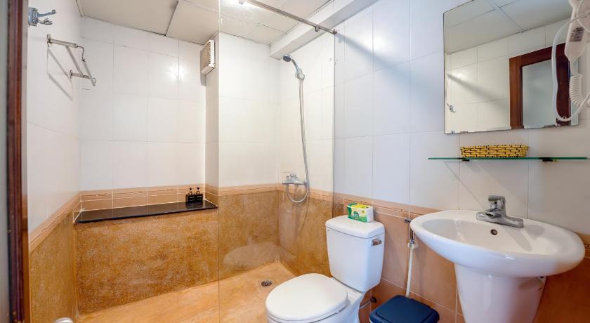 Image of Bed In 4 Bed Female Dormitory Room With Ensuite Bathroom 2