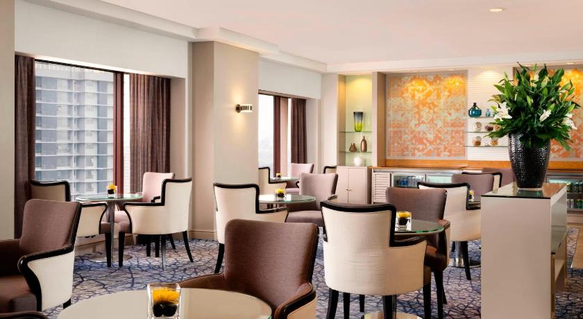 Afbeelding van Ambassador Suite met 1 Kingsize Bed en Toegang tot Club Lounge - Uitzicht op de Stad (1 King Bed, City View, Club Lounge Access, Ambassador Suite) 2