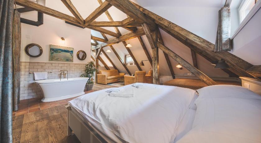Image of Deluxe Family Suite 0