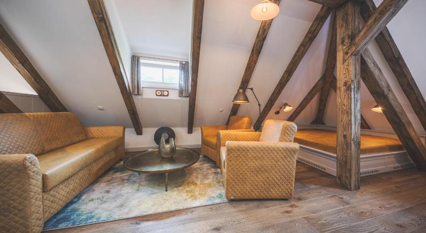 Image of Deluxe Family Suite 3