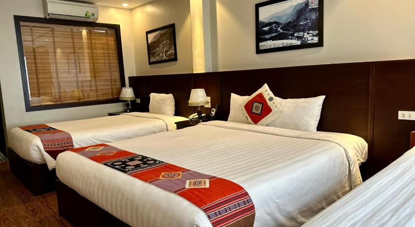 Image of Family (1 Double Bed + 2 Single Beds) 8