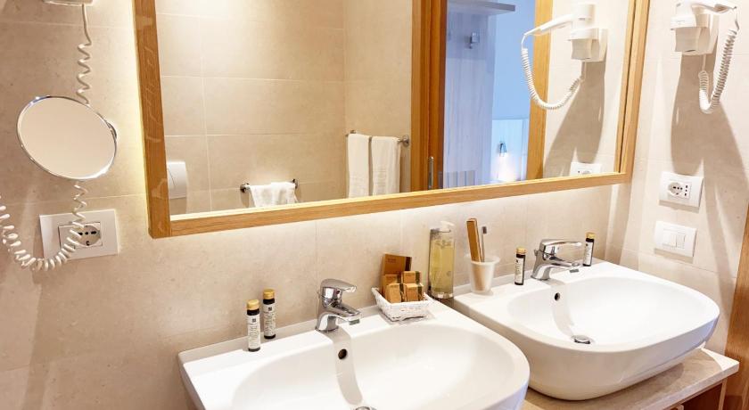 Image of Suite with Sea View 10
