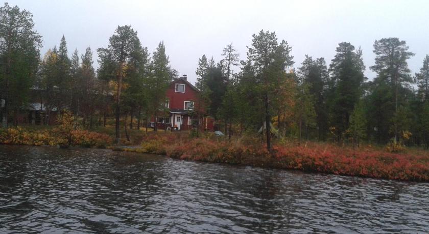 a lake with a couple of houses on it, Ivalo Lake Cottage in Inari