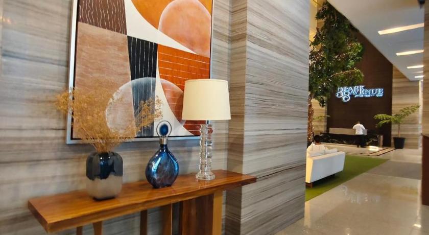 セブ 38 Park Avenue right in the heart of IT Park Cebu, 55 inches TV, wifi, LOWER FLOOR on 5th floor 4つ星 シングルルーム プール