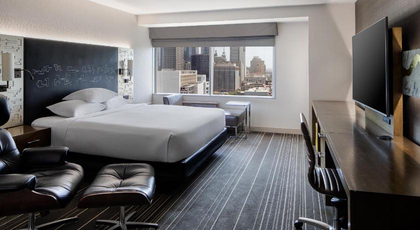 Image of 1 King Bed With Ada Shower 0