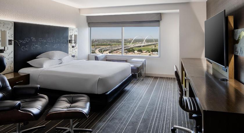 Image of 1 King Bed With ADA Tub 0