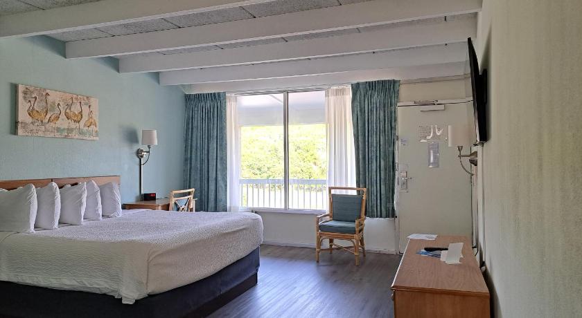 Image of 1 King Bed, Suite, Oceanside, 1st Floor, Non-Smoking 4