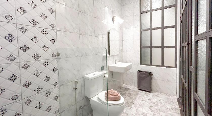 Image of Urban Deluxe 2