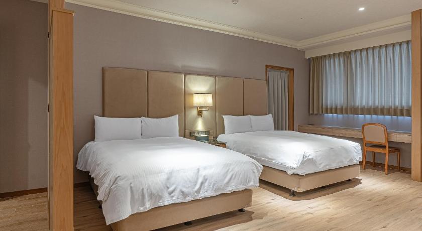 Image of Deluxe Suite 3