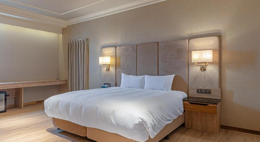 Image of Deluxe Suite 6