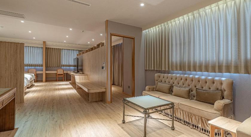 Image of Deluxe Suite 5