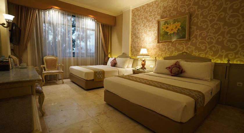 Image of Family Room 0