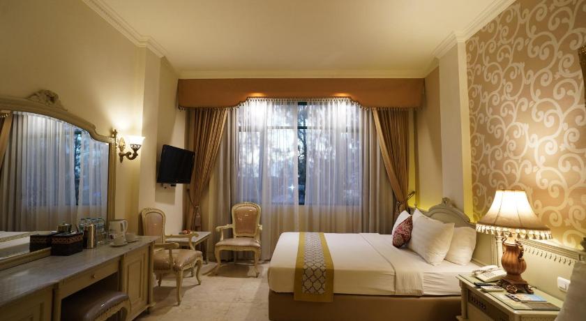 Image of Family Room 1