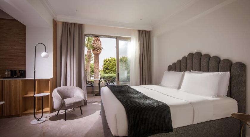 Image of Junior Suite with Pool View 0