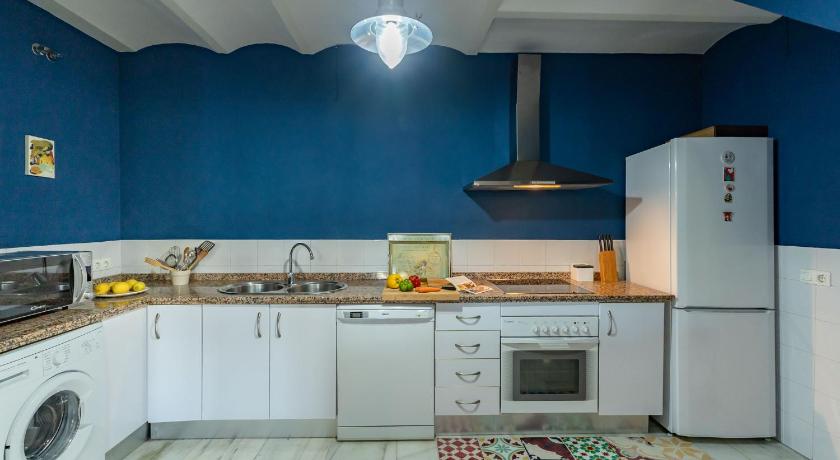 セビリア Charming 2 Bedroom Boutique Triplex Apartment with Private Terrace at Seville City Center by OCityze 4つ星 シングルルーム プール