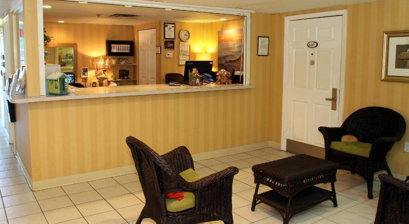 Chart House Suites and Marina photo