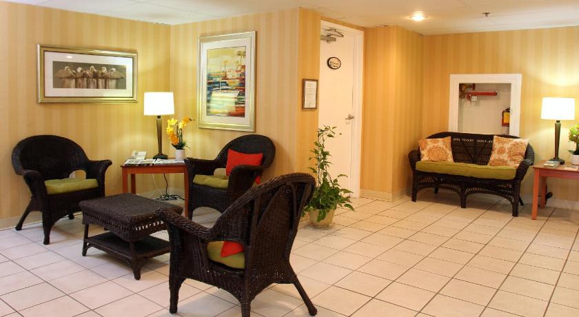 Chart House Suites and Marina photo