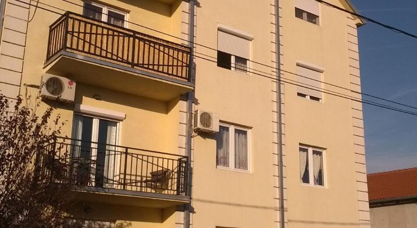 Gold Apartments photo