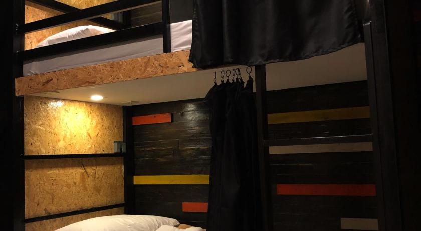 100% Cafe Moto Hostel - image 31