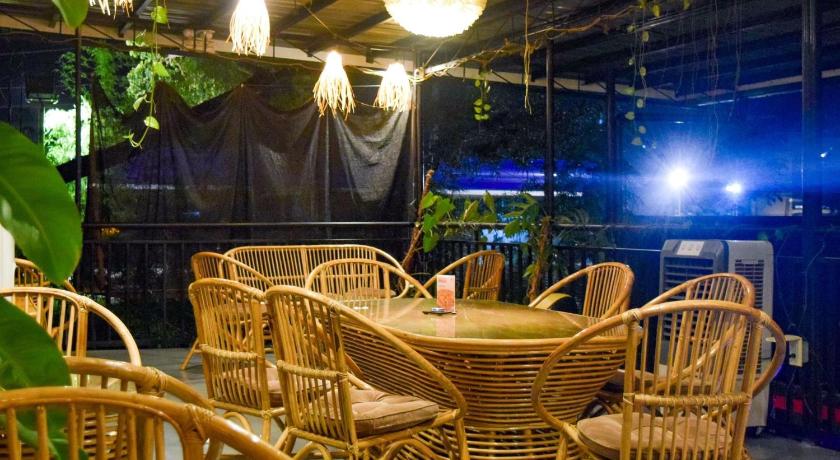 100% Cafe Moto Hostel - image 19