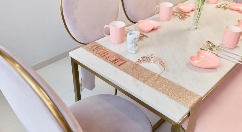 서울 4개의방 2개의 화장실 거실 부엌이 있는 핑크룸 (Pink room 4 bedroom) 3성급 싱글룸 로비